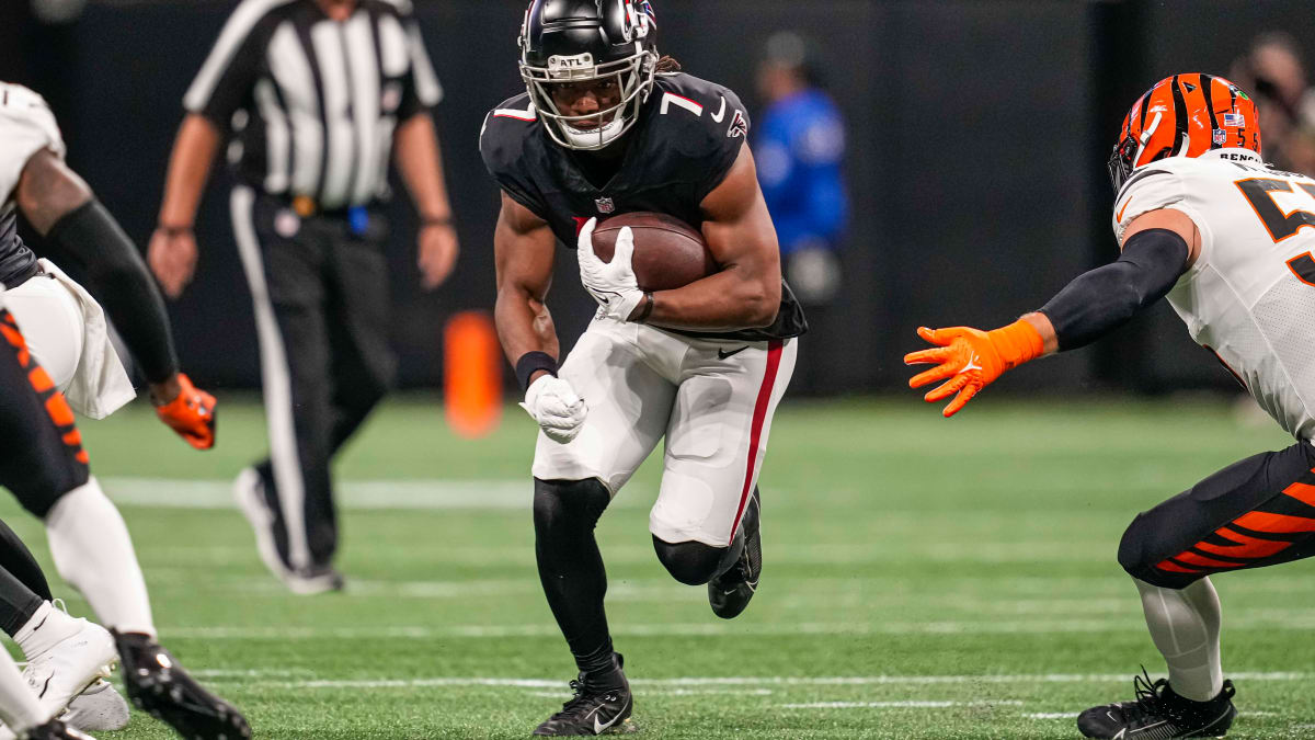 2023 NFL player props, odds, expert picks, prop bets for Week 3: Bijan  Robinson goes over 69.5 rushing yards 
