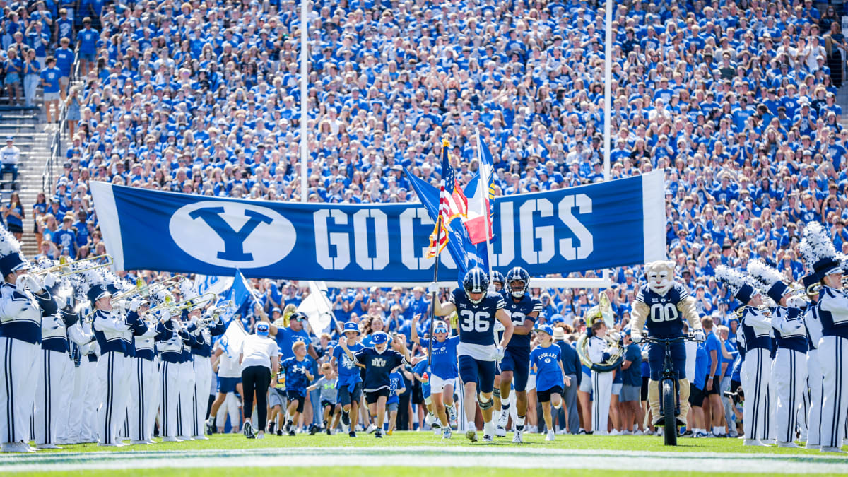 Uniformity: BYU Baseball shows off new navy uniform in win over Utah -  Vanquish The Foe