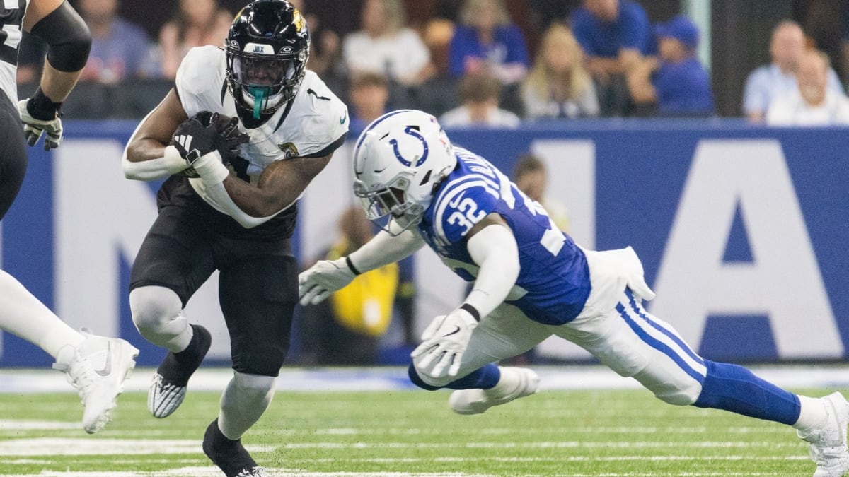 Indianapolis Colts tight end Mo Alie-Cox (81) catches a pass for a  touchdown against Oakland Raiders cornerback Gareon Conley (21) during the  first half of an NFL football game in Oakland, Calif., …