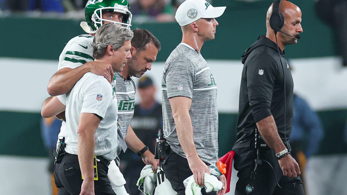 Dejected New York Jets Fan Delivers Elite Middle Finger After Zach Wilson  Interception