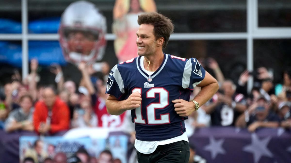 Tom Brady Details How Peyton Manning Influenced His Patriots Halftime  Ceremony