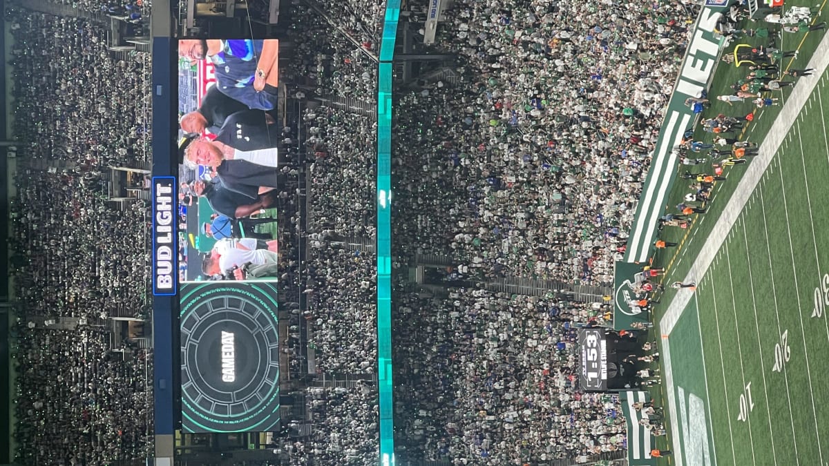 MetLife Stadium sings national anthem before 9/11 Jets game