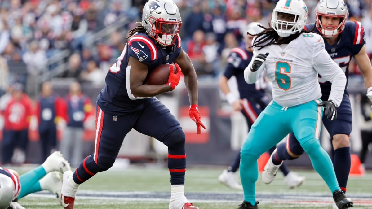 Bama Battle: New England Patriots' Mac Jones vs. Miami Dolphins' Tua  Tagovailoa - Sports Illustrated New England Patriots News, Analysis and More