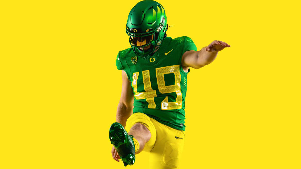 Oregon Reveals Hunter-Green and Yellow Uniform Combination for Game vs.  California - Sports Illustrated Oregon Ducks News, Analysis and More