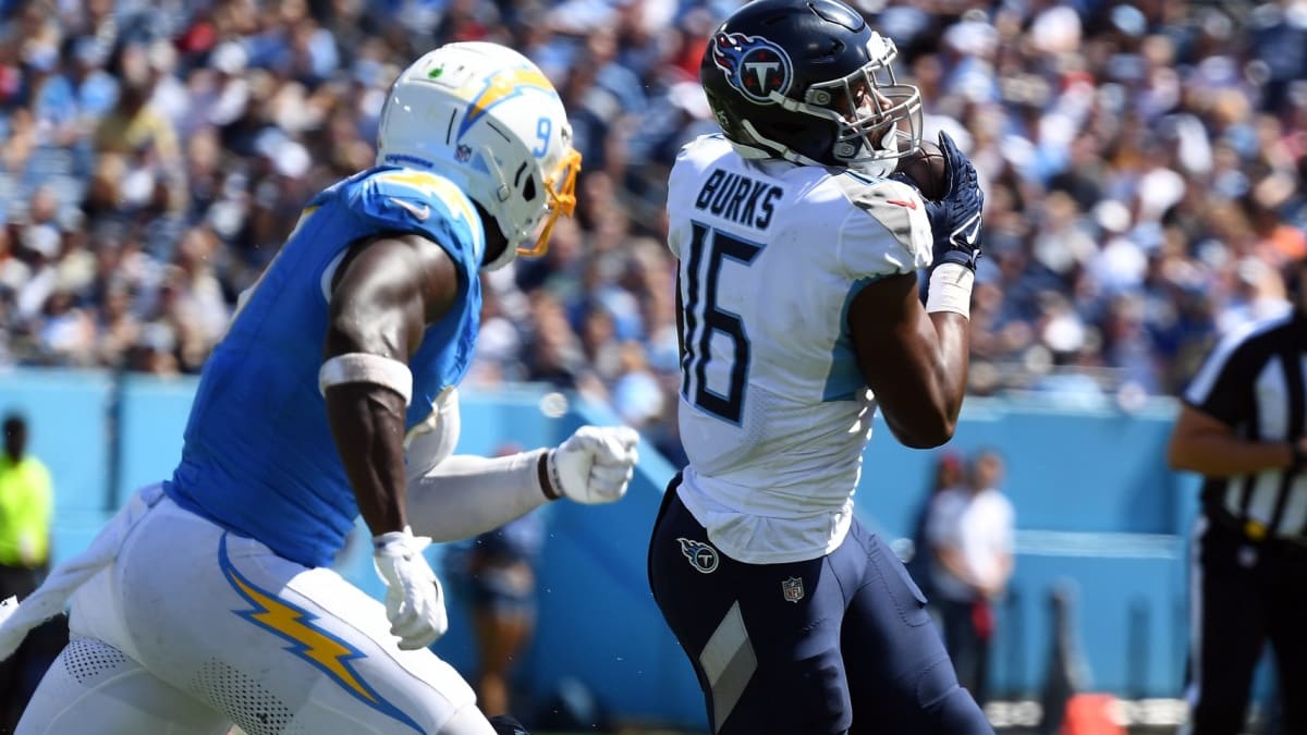 WATCH: Ryan Tannehill Runs in a 12-Yard Touchdown to Give Tennessee Titans  17-14 Lead - Sports Illustrated Tennessee Titans News, Analysis and More