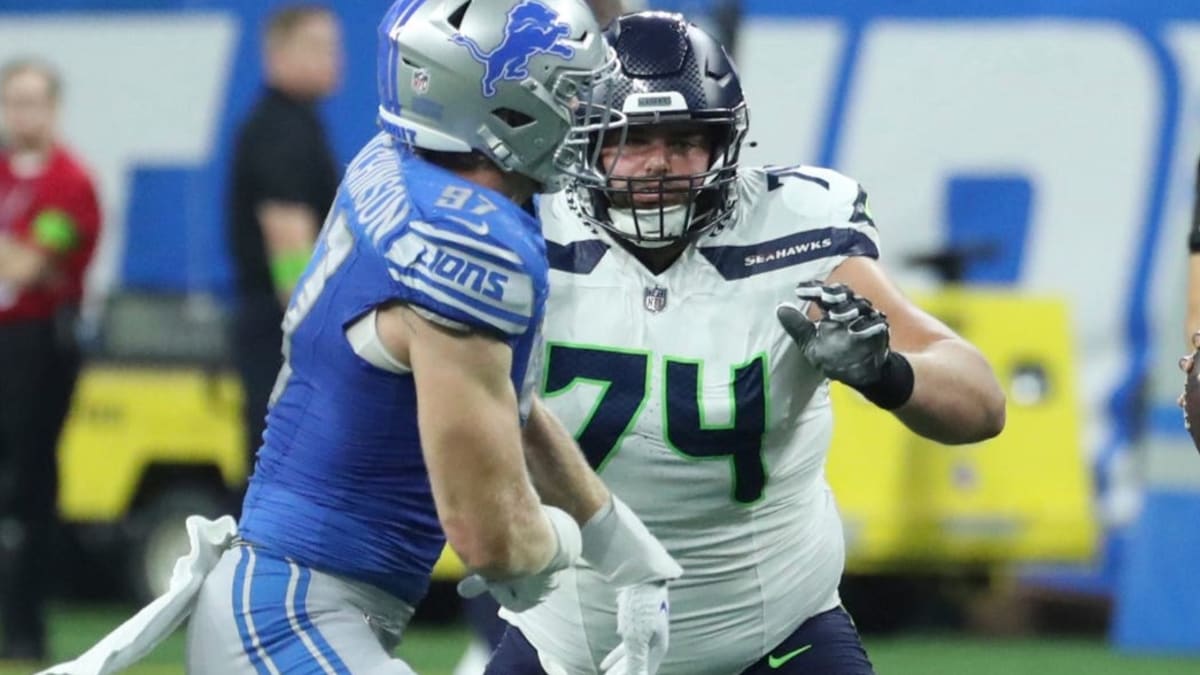 Former Redwood standout Curhan sticks with Seahawks