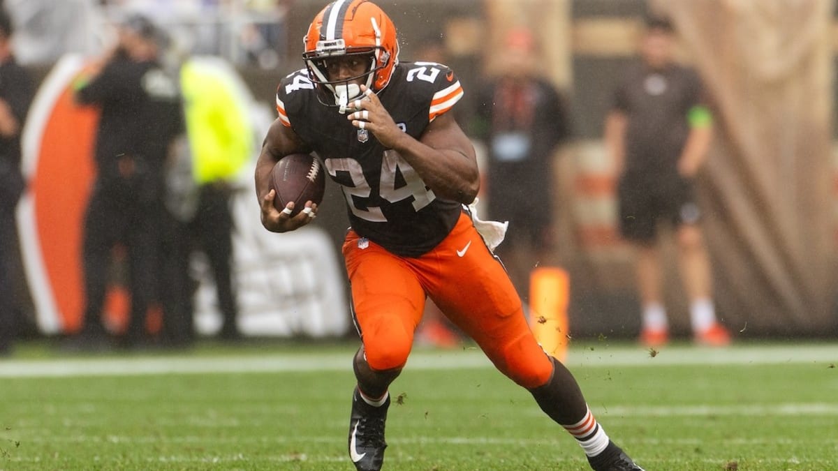 Cleveland Browns RB Nick Chubb Suffers Knee Injury vs. Pittsburgh Steelers  - Sports Illustrated Pittsburgh Steelers News, Analysis and More