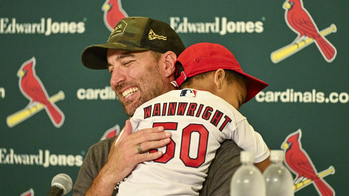 St Louis Cardinals Adam Wainwright 200 Career Wins In Mlb Shirt