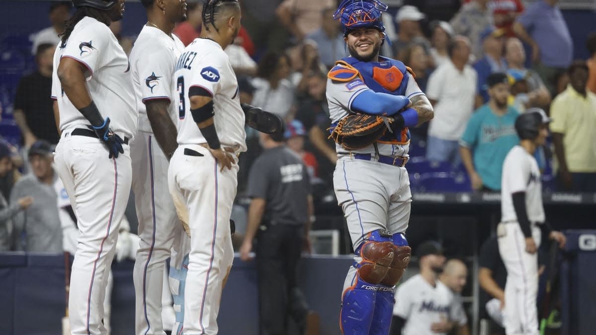 Photo Gallery: Marlins v. Cardinals, Tuesday, April 19, 2022