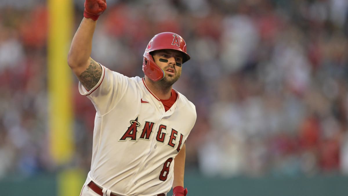 MLB fans stunned by Angels' move for Mike Moustakas after historic