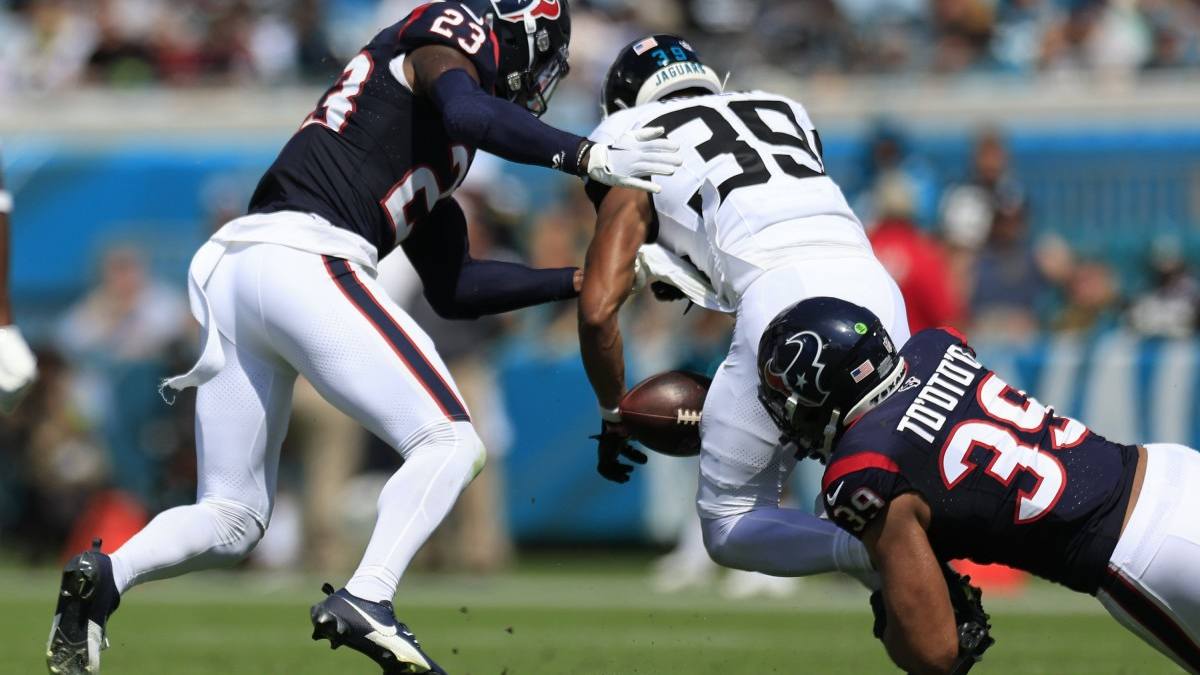 Texans win first game of season, hanging on against Jaguars