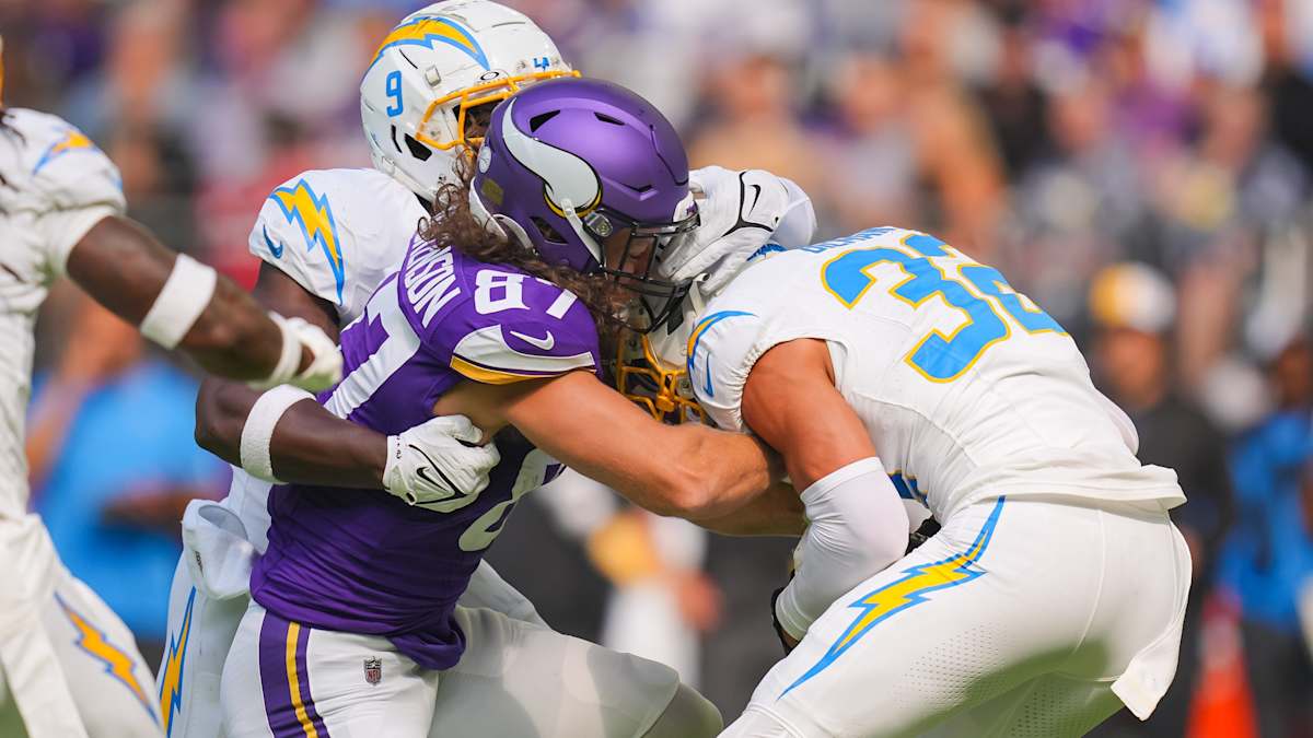 Vikings PFF grades: Hunter's 3 sacks cover up ugly score