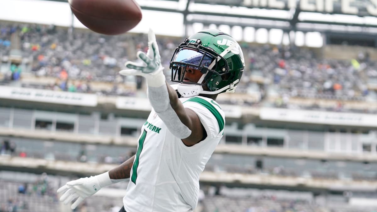 New York Jets cornerback Sauce Gardner (1) against the Buffalo