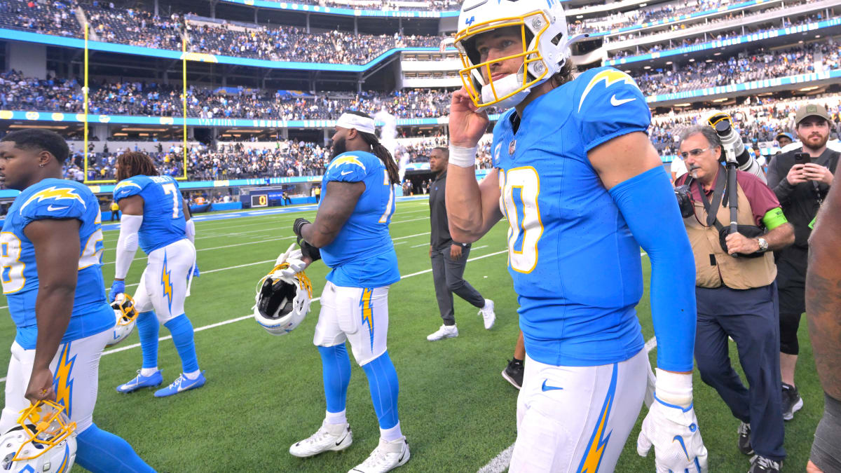 Chargers News: Justin Herbert Returns To Hopefully Close Out Raiders Game,  Despite Hand Injury - Sports Illustrated Los Angeles Chargers News,  Analysis and More