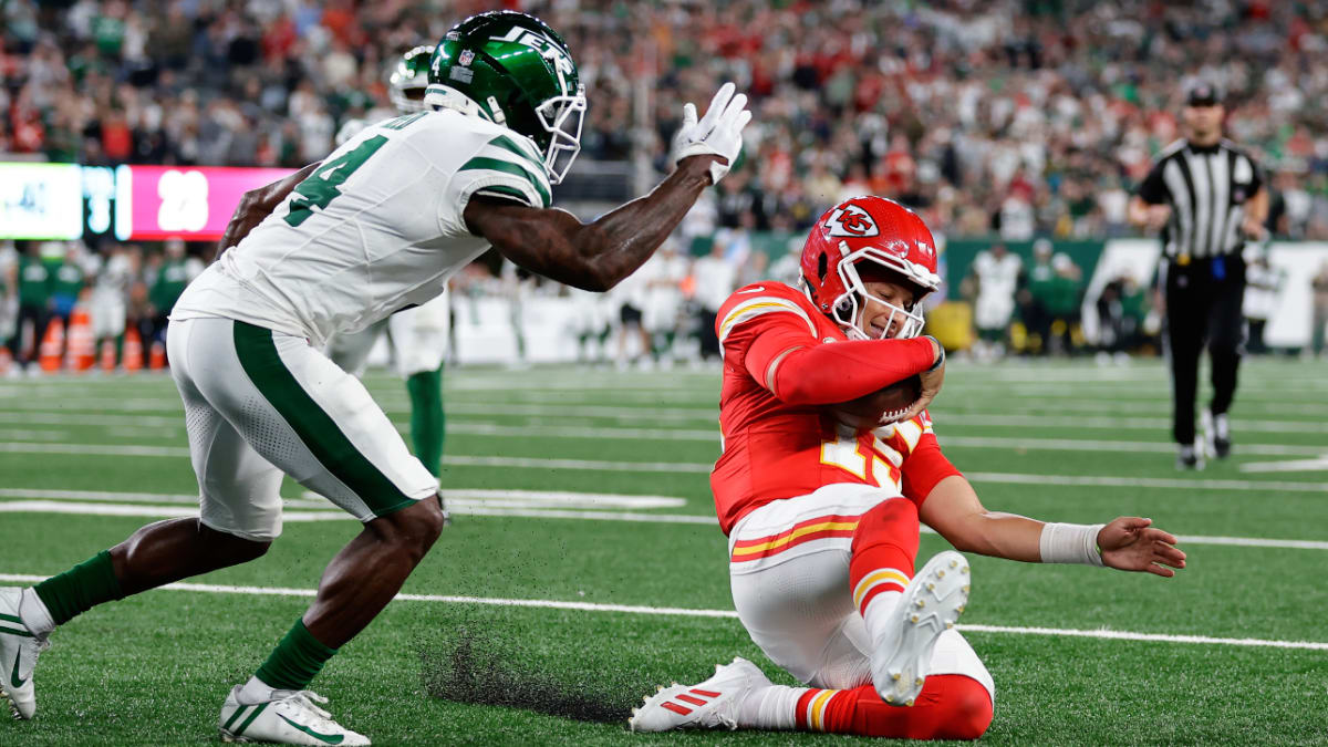 OTA Notebook: Patrick Mahomes experimenting with what he can, can't do on  field - Chiefs Digest