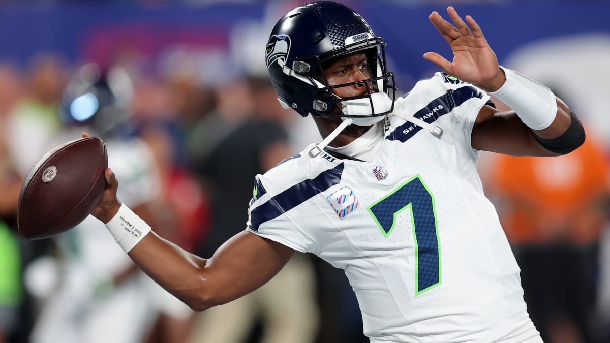Geno Smith Injured, Seattle Seahawks Lead New York Giants at
