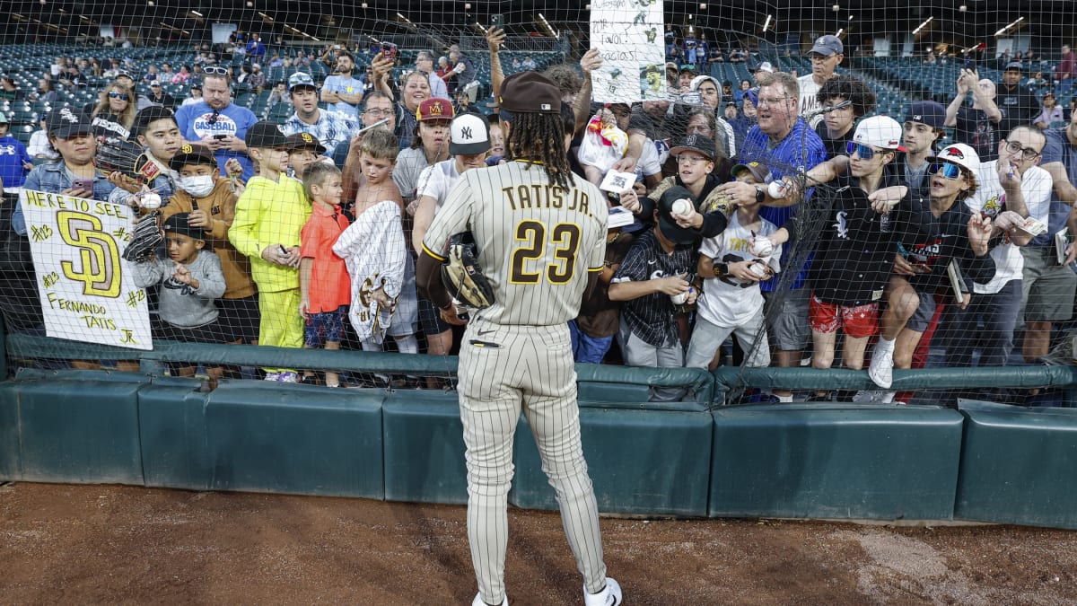 Lin: Friends Chan Ho Park and Fernando Tatis Sr. share baseball history—and  the desire to see top Padres prospect Tatis Jr. succeed - The Athletic