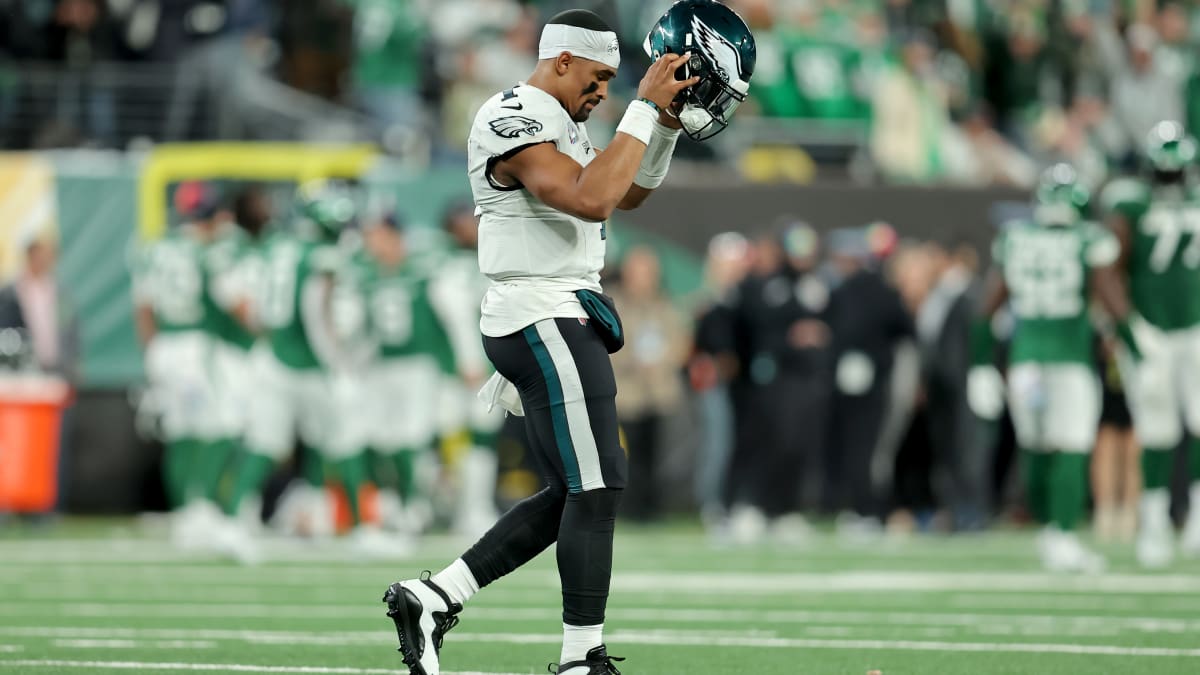 Philadelphia Eagles QB Jalen Hurts Completes Historic Day with Late TD to  Seal Win - Sports Illustrated Philadelphia Eagles News, Analysis and More