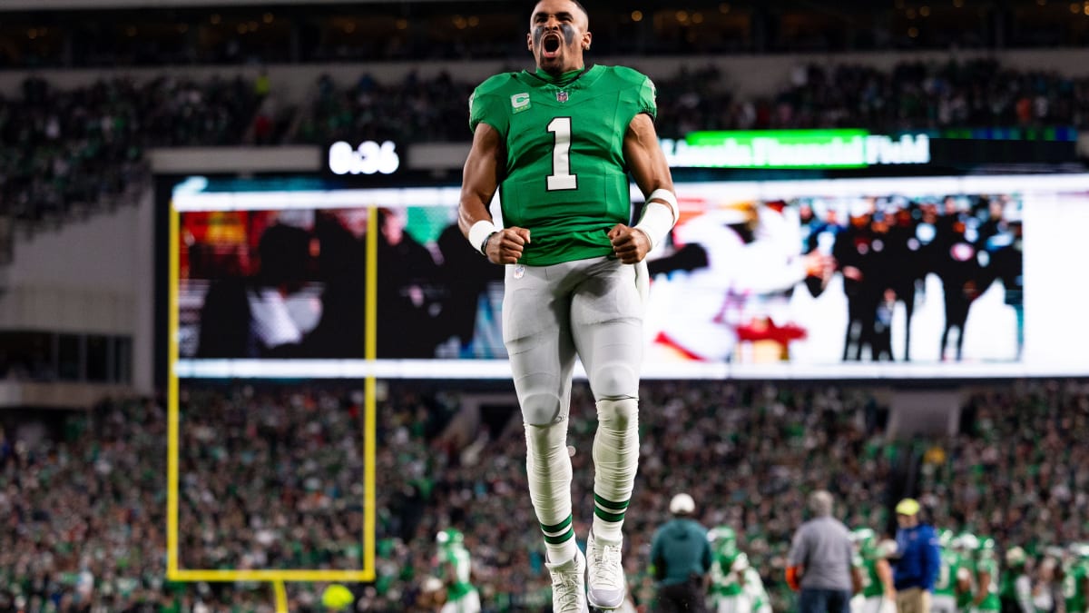 9 photos of the Eagles' gorgeous Kelly Green uniforms worn on SNF