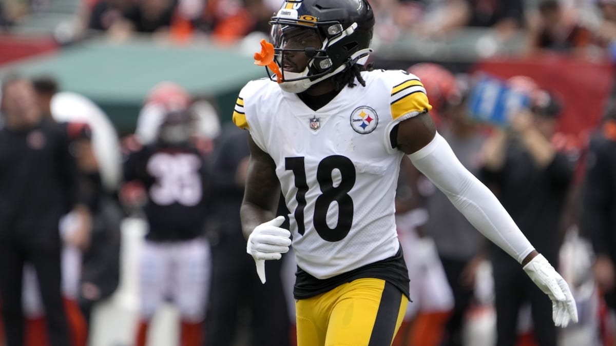 Pittsburgh Steelers WR Diontae Johnson Apologizes for Fumble Incident -  Sports Illustrated Pittsburgh Steelers News, Analysis and More