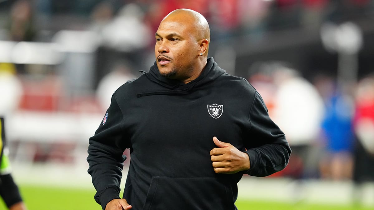 Antonio Pierce Bluntly Addressed Possibility of Becoming Raiders' Full-Time  Head Coach - Sports Illustrated