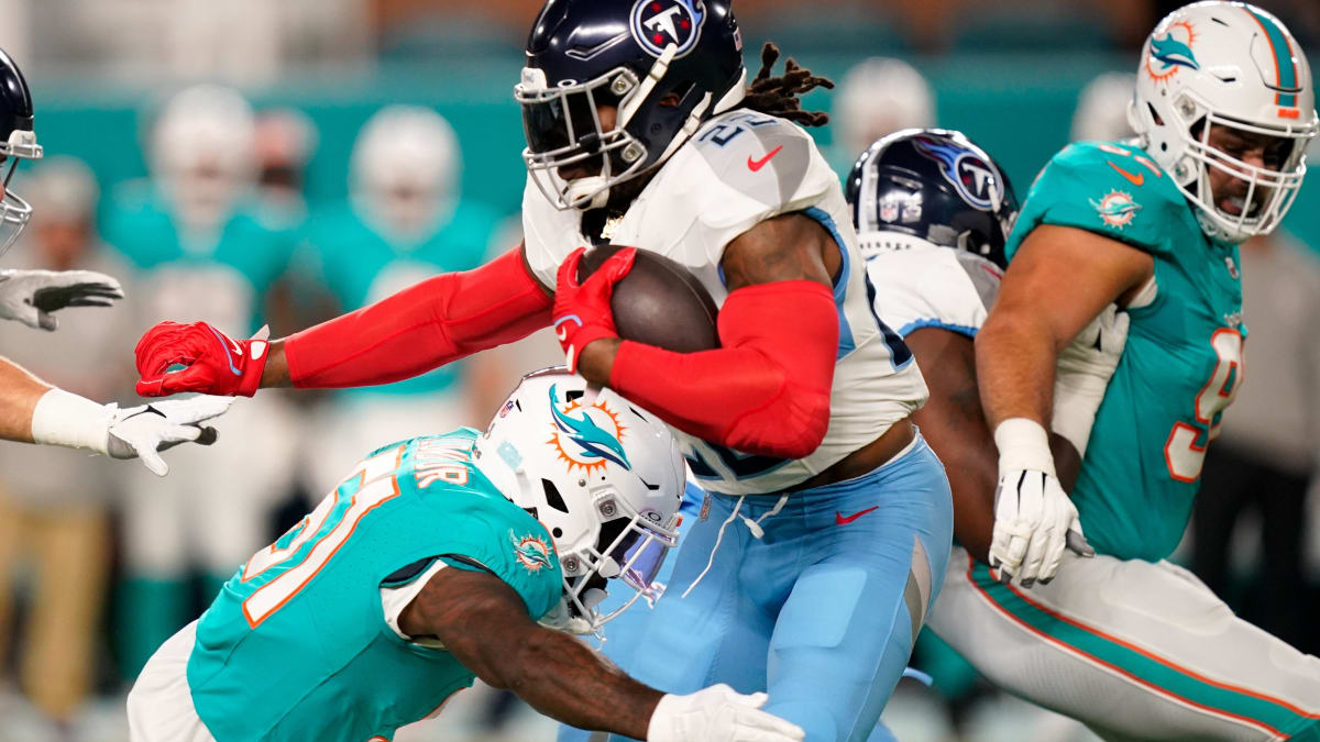 Tennessee Titans Stage Dramatic Late Comeback on the road, Stun Miami  Dolphins 28-27 - Sports Illustrated Tennessee Titans News, Analysis and More