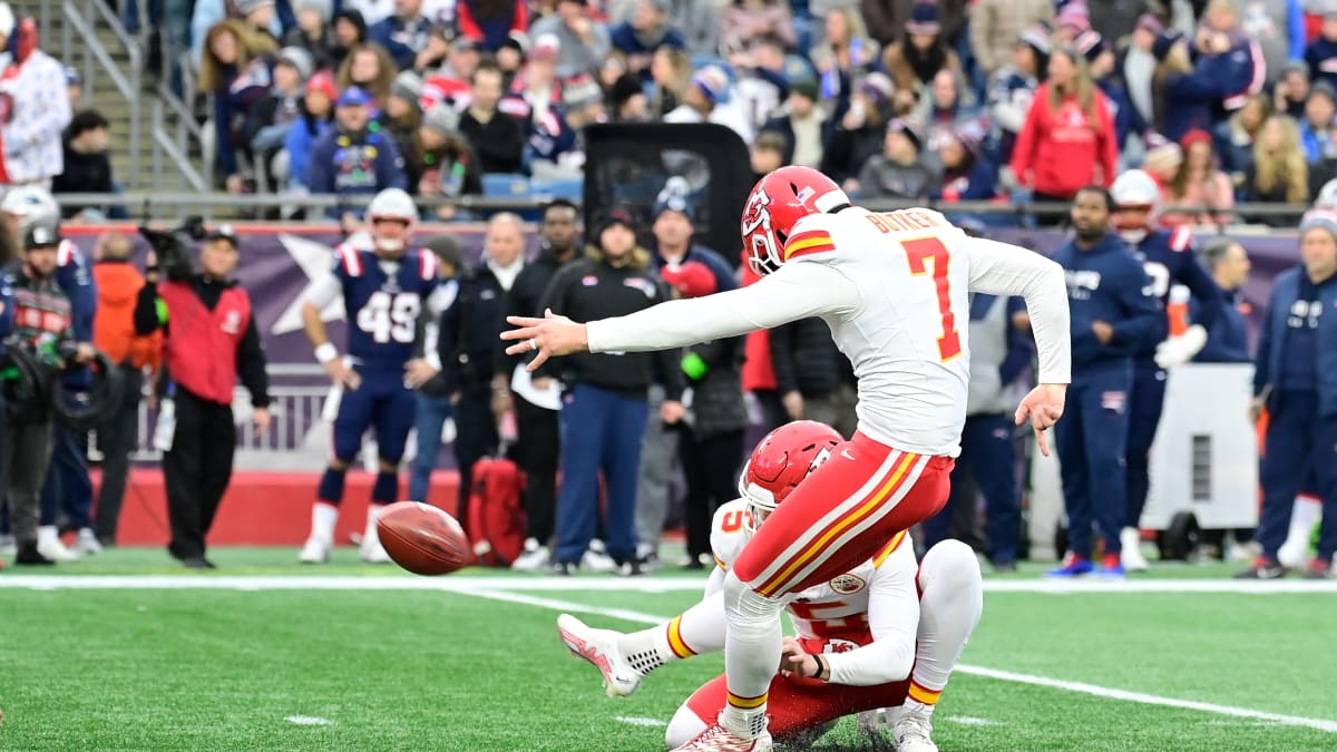 Kicking Balls in KC Chiefs vs. NE Patriots Reportedly Not Inflated Enough -  Sports Illustrated Kansas City Chiefs News, Analysis and More