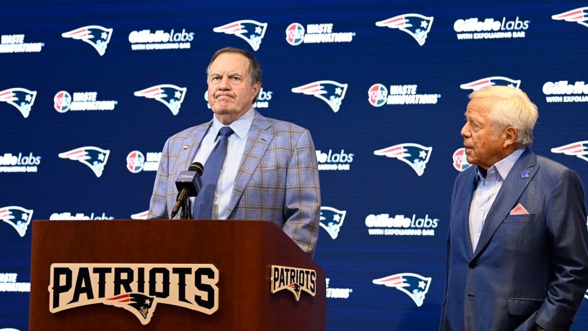 Bill Belichick and Robert Kraft Ended Final Press Conference With Really  Awkward Moment - Sports Illustrated