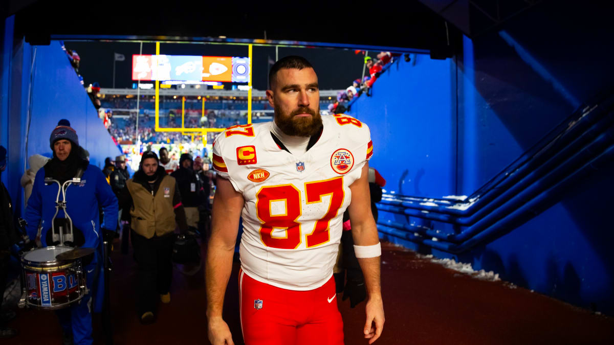 Travis Kelce Perfectly Summarized How He and Taylor Swift Handle All the Outside  Noise - Sports Illustrated