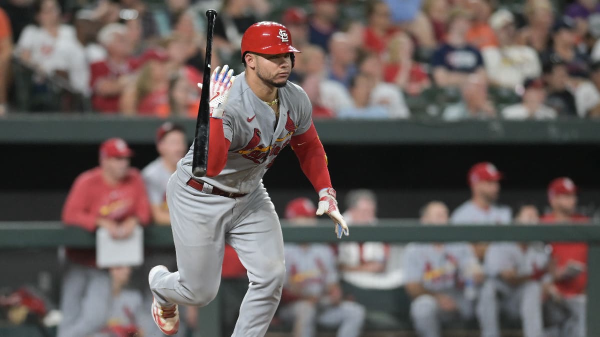 Willson Contreras exits Cardinals game vs Brewers with concerning