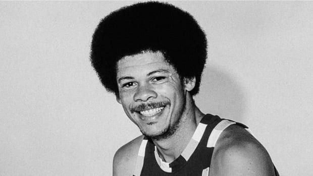 Bingo Smith photographed in his Cleveland Cavaliers uniform.
