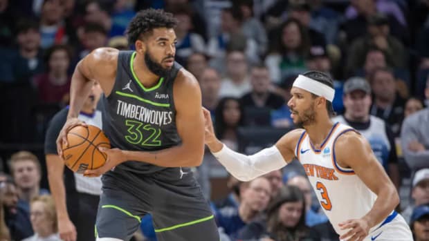 Josh Hart (3) guards Karl-Anthony Towns during Monday's loss in Minnesota