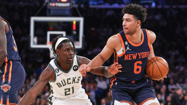 Jrue Holiday (21) guards Knicks backcourt man Quentin Grimes (6)