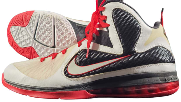 LeBron James gives game-worn shoes to Grizzlies equipment