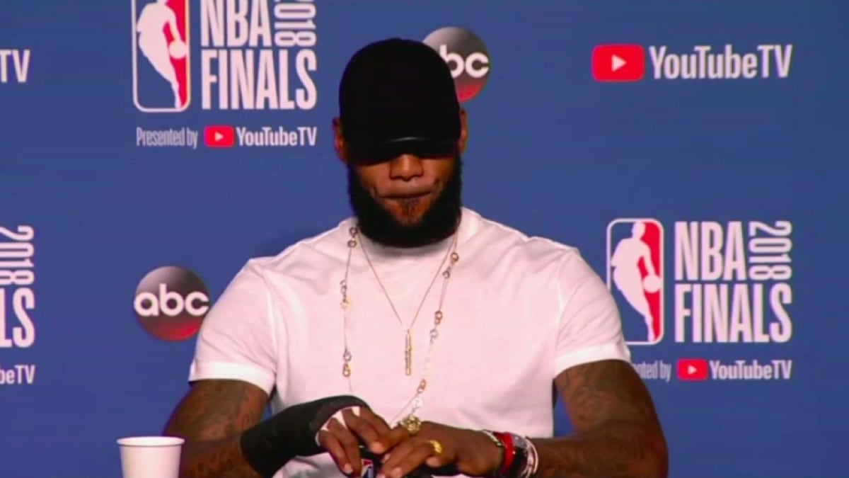 LeBron James leaves NBA All-Star Game with hand injury
