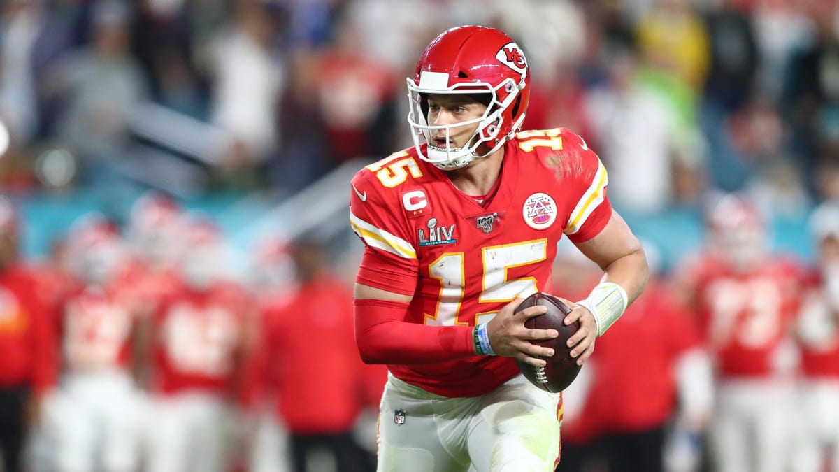 Tom Brady beats out Khalil Mack, Patrick Mahomes in NFL jersey