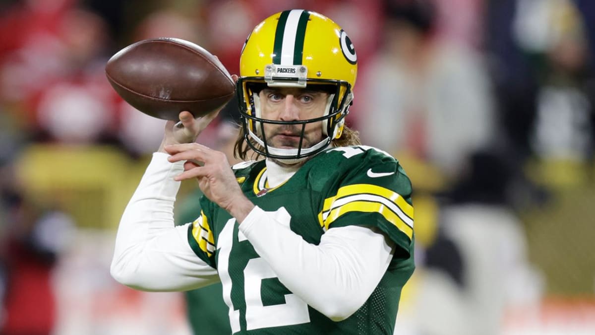 Aaron Rodgers has pick-6 interception, 500th career TD vs Patriots