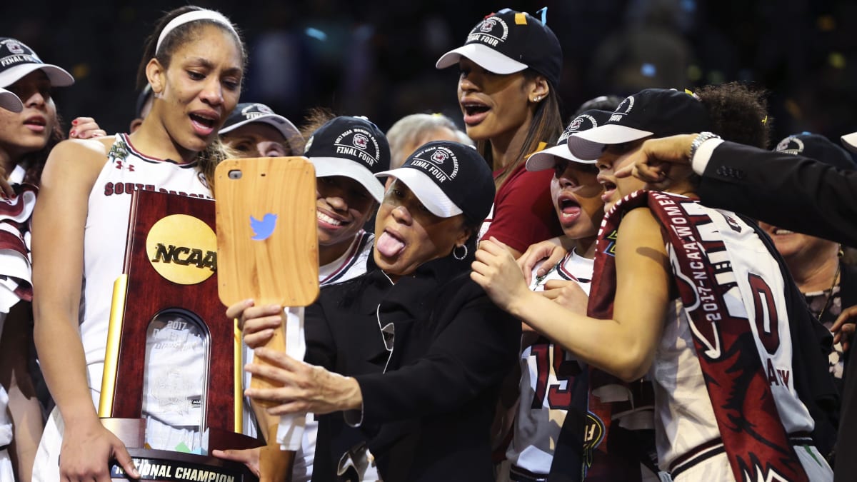 Dawn Staley contract extension: Why $22.4 million deal is historic - Sports  Illustrated
