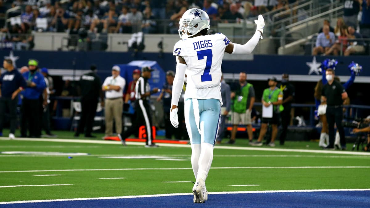 Dallas wins 4th straight, dominate Washington 56-7