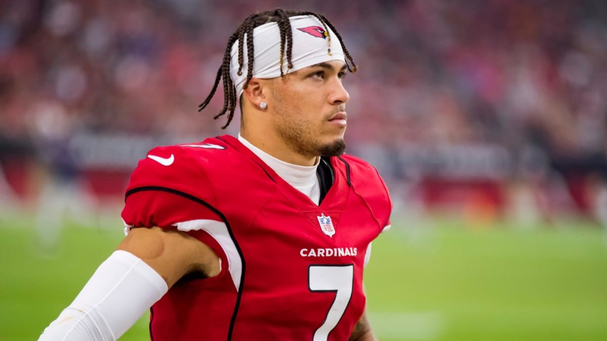 Arizona Cardinals cornerback Byron Murphy Jr. looks at the sideline prior  to the snap of the football as he takes part in drills during the NFL  football team's training camp at State