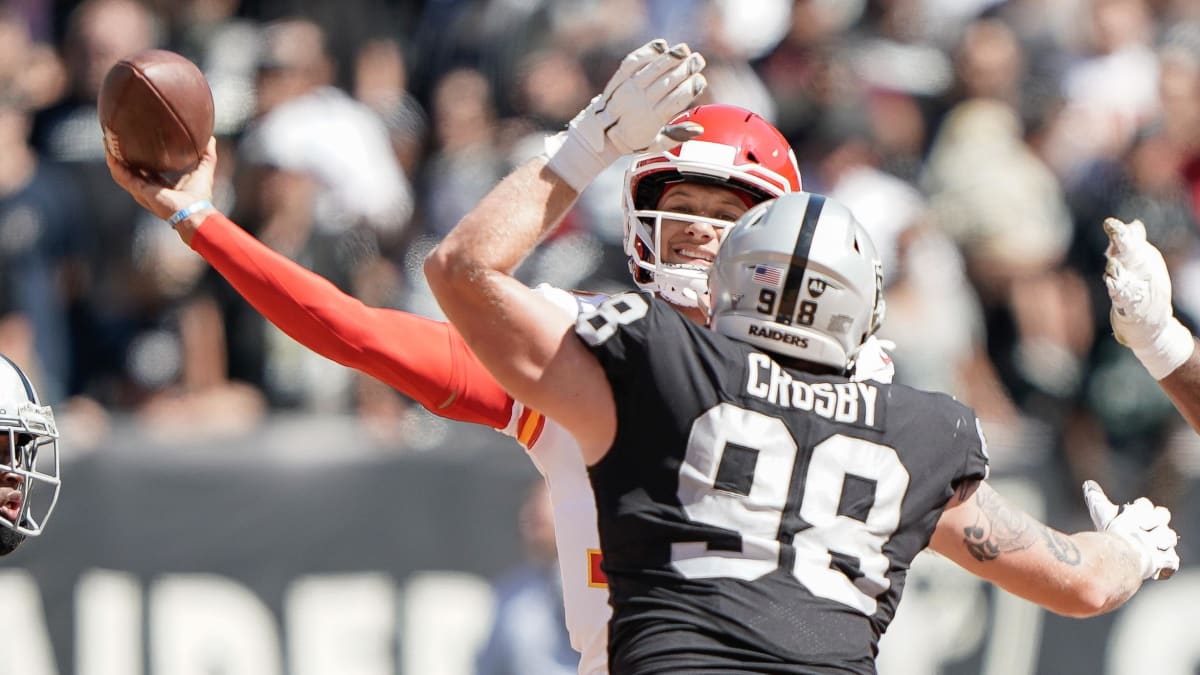 Raiders' Crosby: No 'exact formula to stop Mahomes'