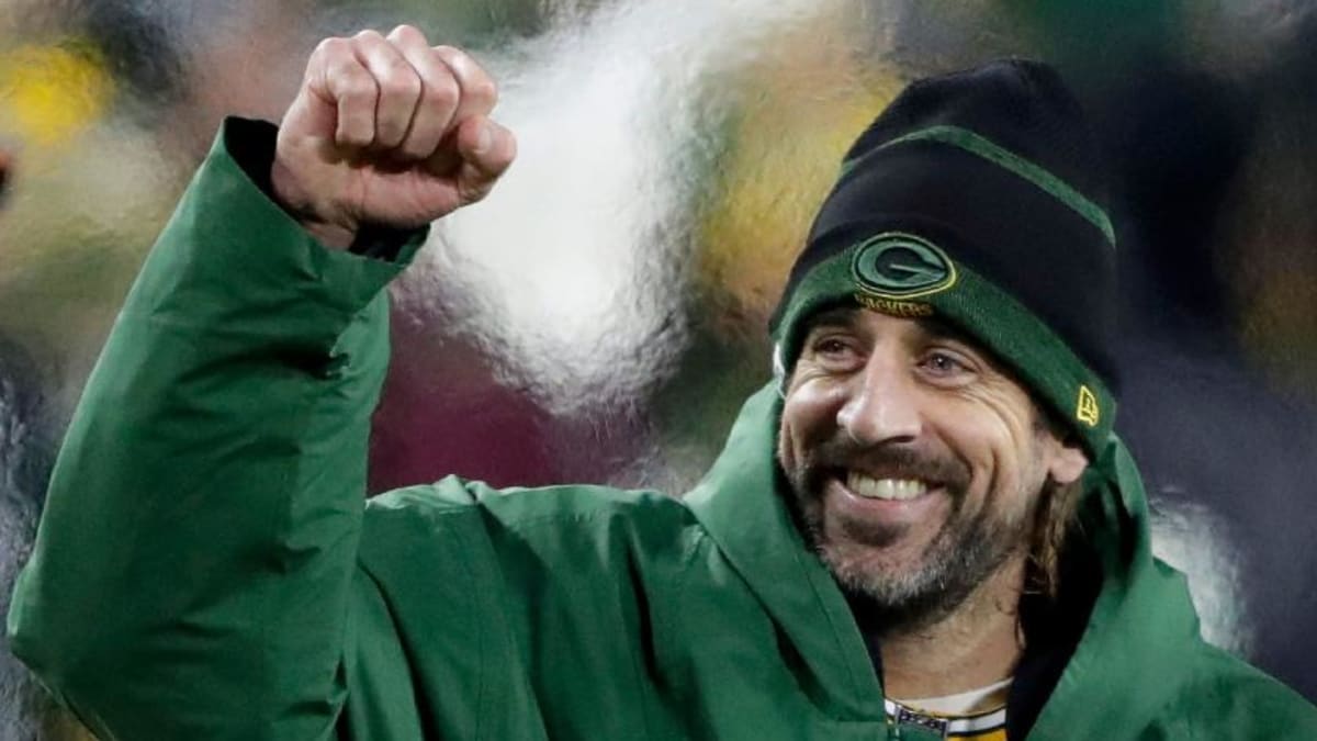 Aaron Rodgers gets tattooed for the first time