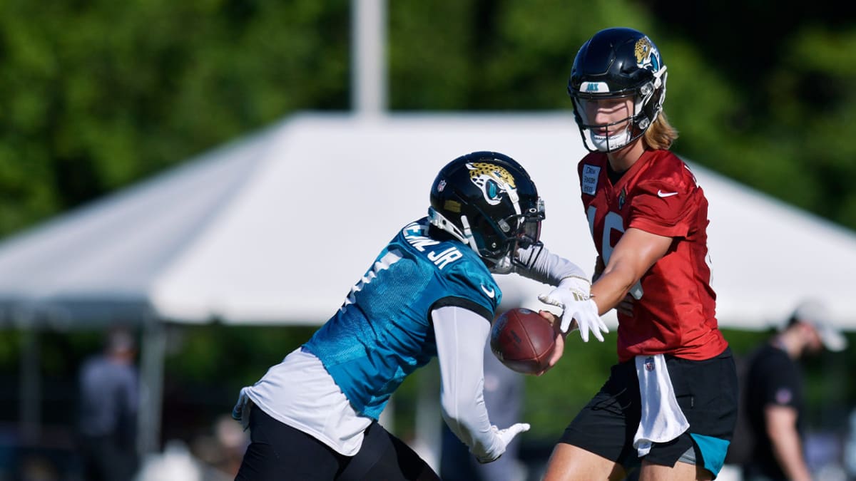 Watch: Jaguars' Trevor Lawrence misses Travis Etienne on chance at TD