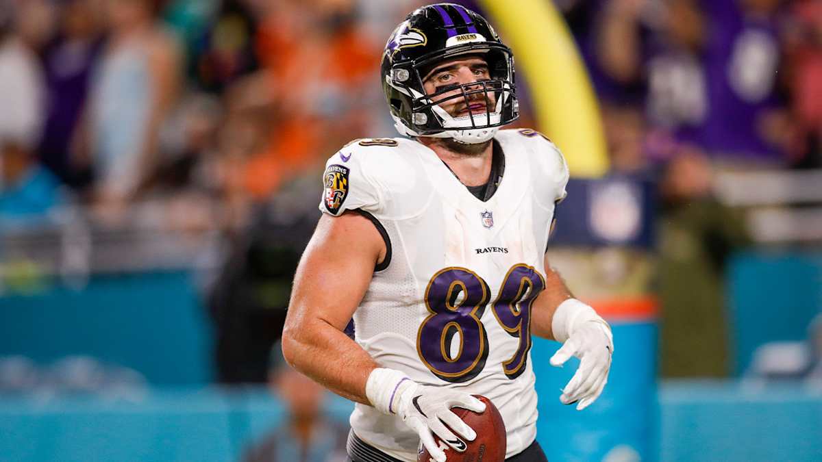 The Baltimore ravens trade Mark Andrews to the Eagles in return