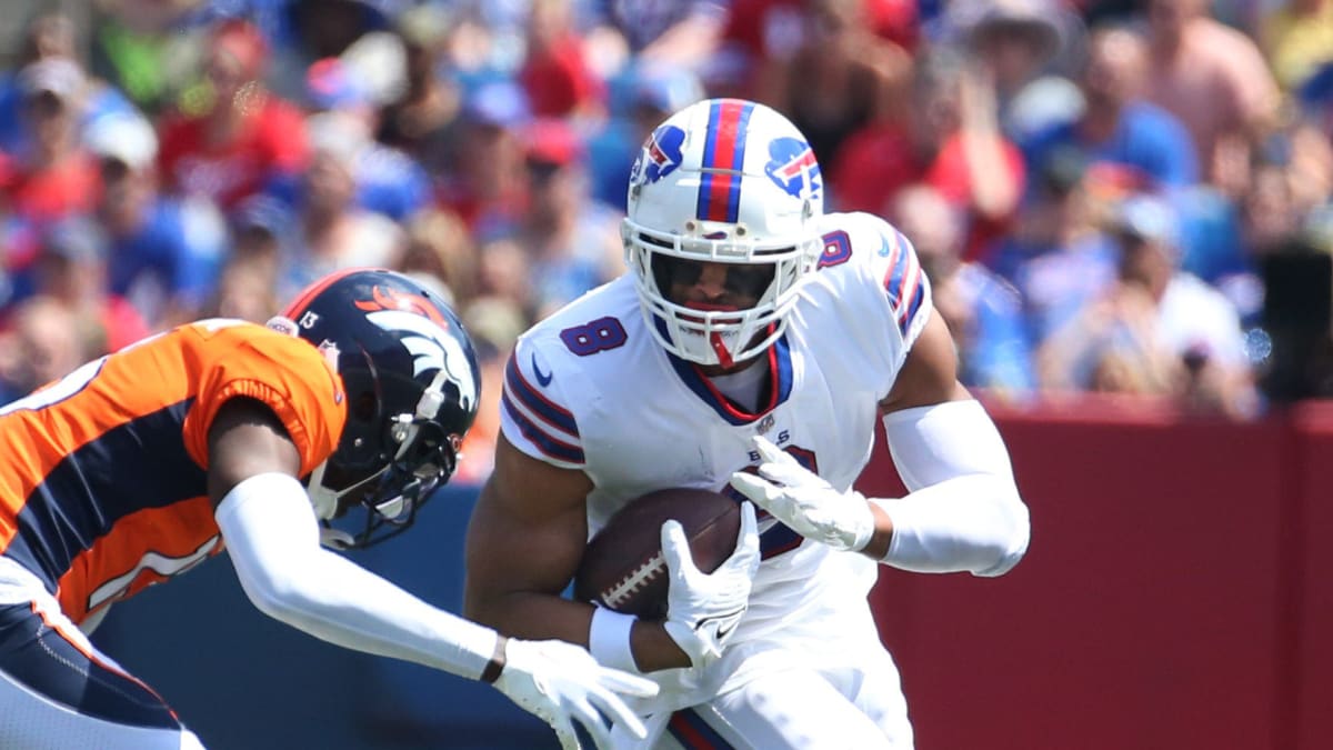 O.J. Howard of the Houston Texans gets set against the Washington