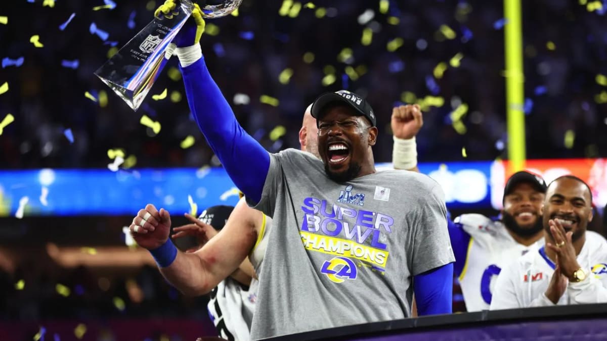 I Can Never Hate LA': Von Miller Remembers Los Angeles Rams as Buffalo  Bills Visit Looms - Sports Illustrated LA Rams News, Analysis and More