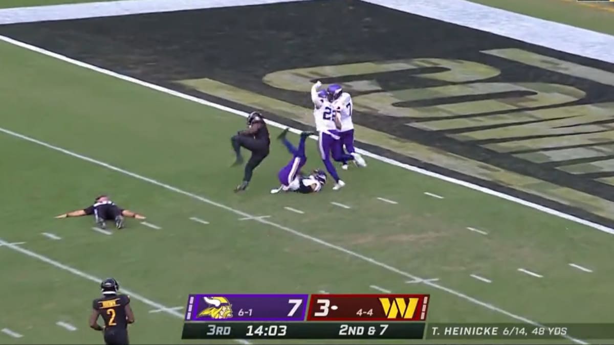 LOOK: NFL official runs into Vikings safety, helping Commanders' Curtis  Samuel score a TD in triple coverage 