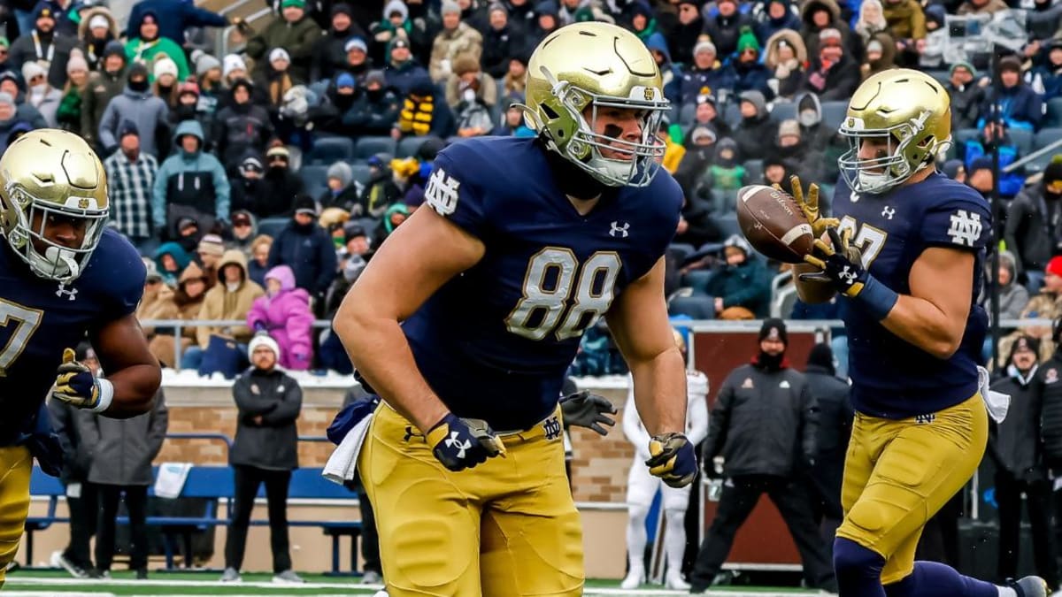 Mitchell Evans makes his own name at tight end // The Observer