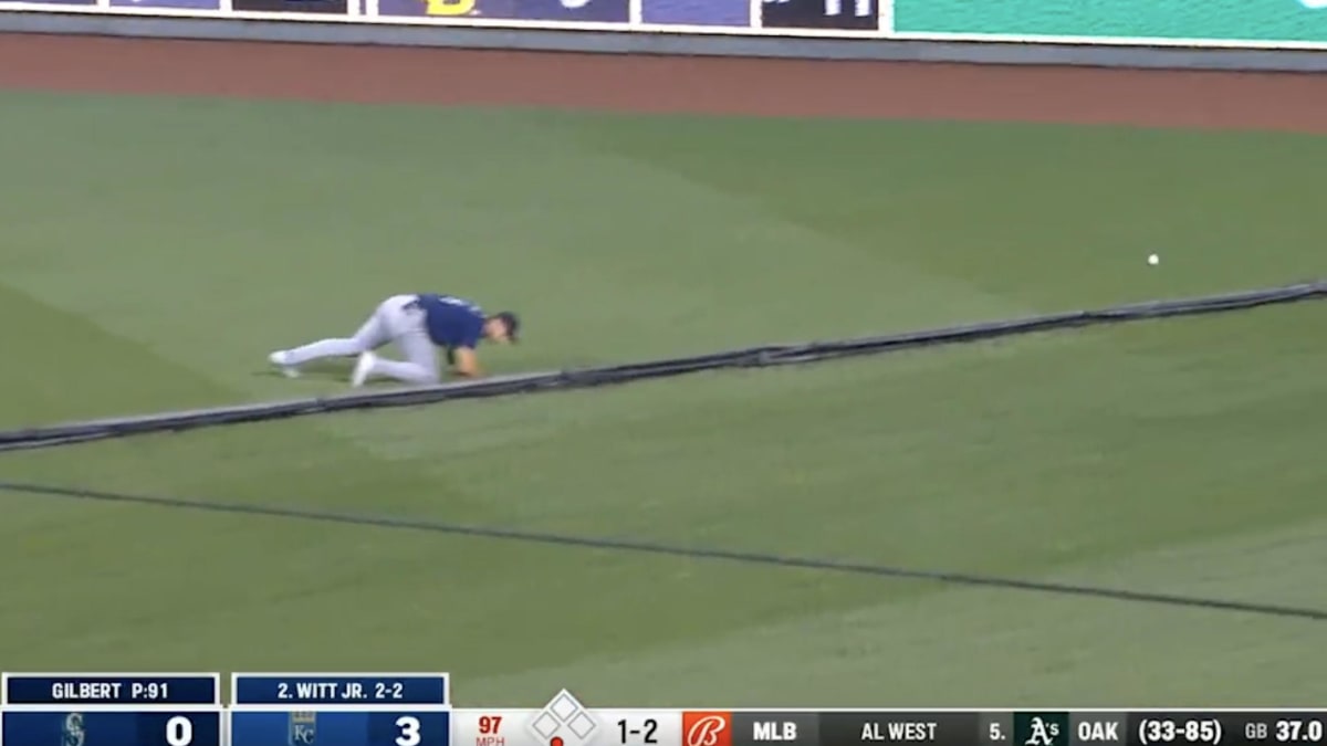 Royals star Witt Jr. flies around the bases for an inside-the-park