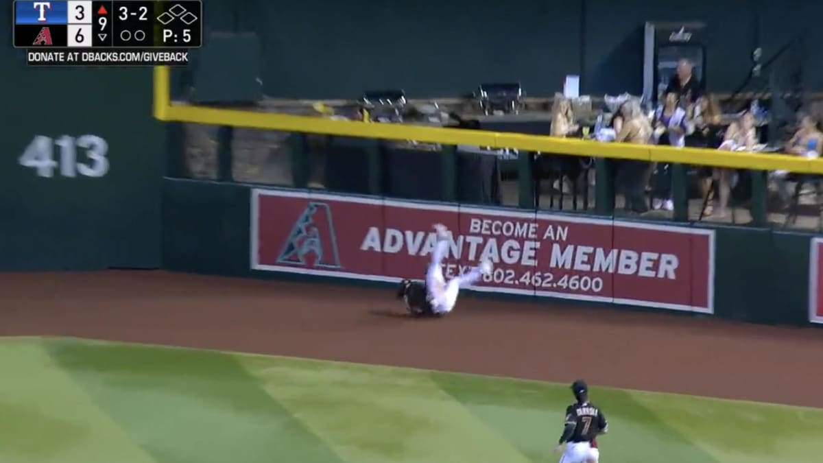 Highlight] Alek Thomas with a candidate for catch of the year : r/baseball